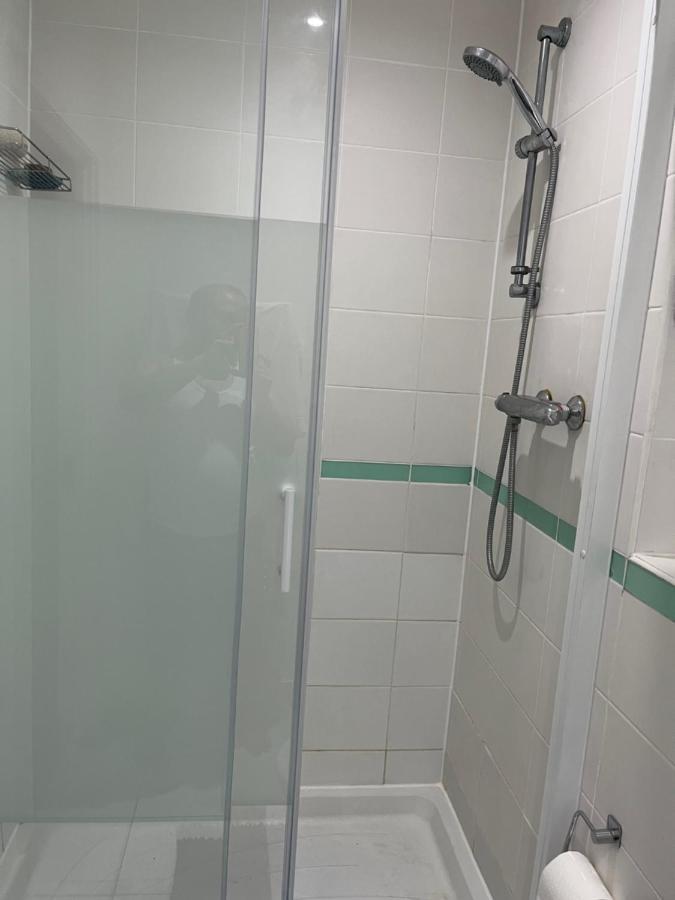 Double Bedroom With Ensuite Ilford Exterior foto